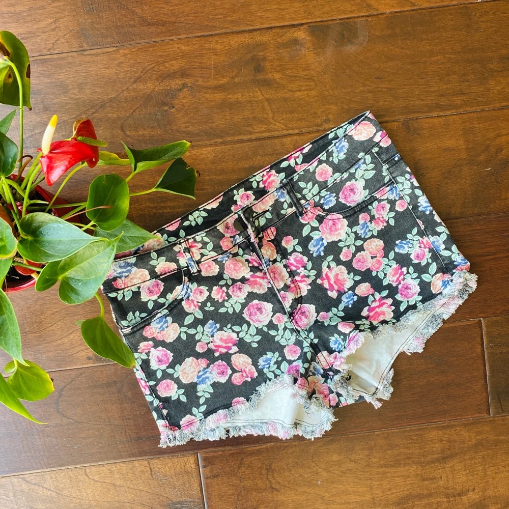 H&M Floral Mid Rise Shorts